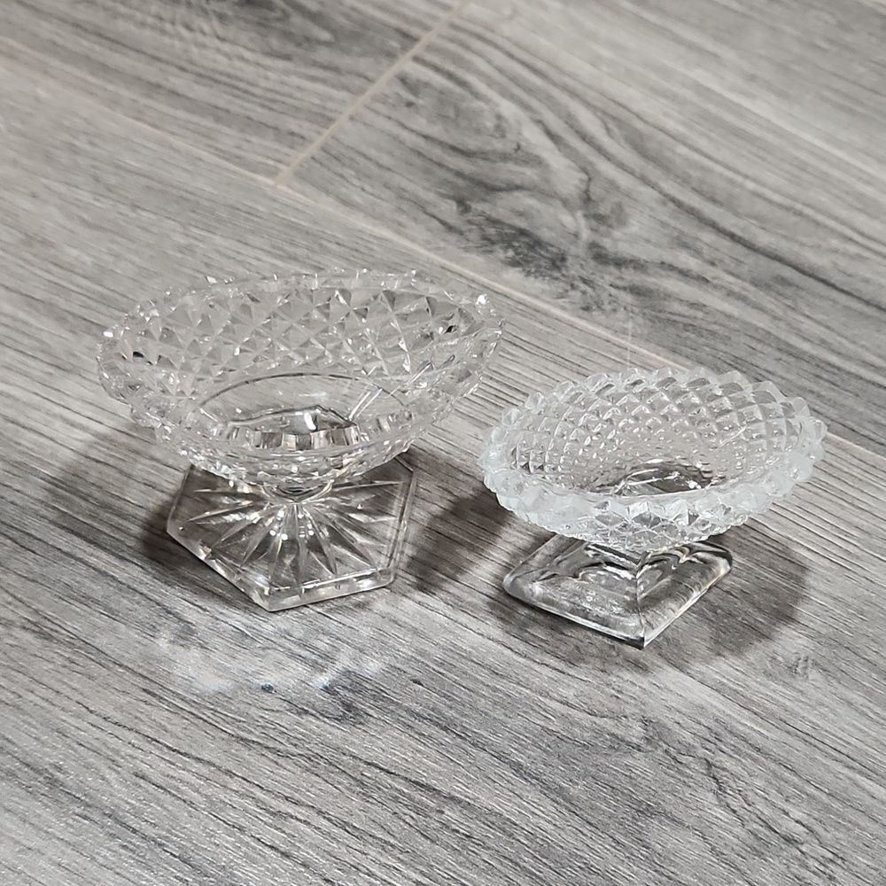 EUC Set of 2 Hobnail SM Oval Glass